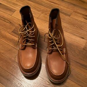 In excellent condition 
Redwing boots